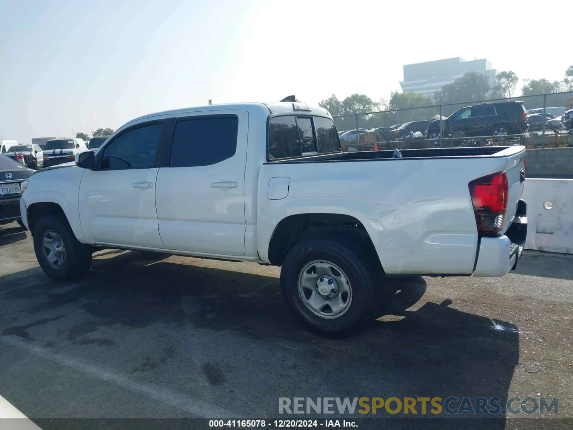 15 fotografías del automóvil dañado 5TFAX5GN6KX157413 TOYOTA TACOMA 2019