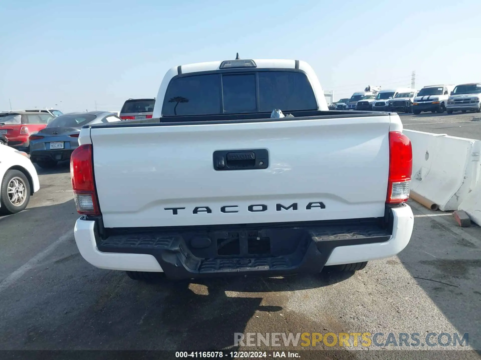 17 fotografías del automóvil dañado 5TFAX5GN6KX157413 TOYOTA TACOMA 2019