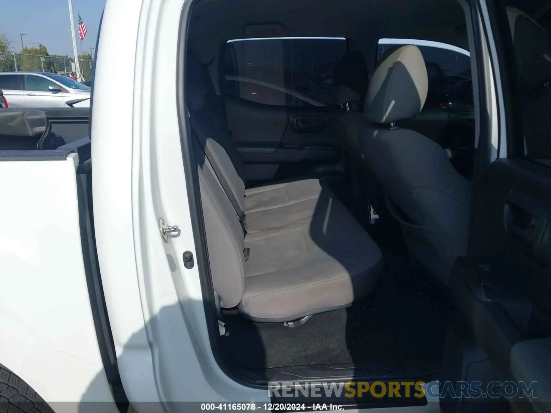 8 fotografías del automóvil dañado 5TFAX5GN6KX157413 TOYOTA TACOMA 2019