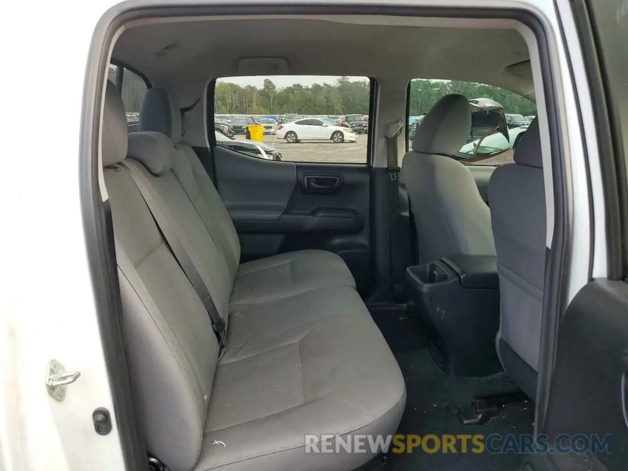 10 fotografías del automóvil dañado 5TFAX5GN7KX134996 TOYOTA TACOMA 2019