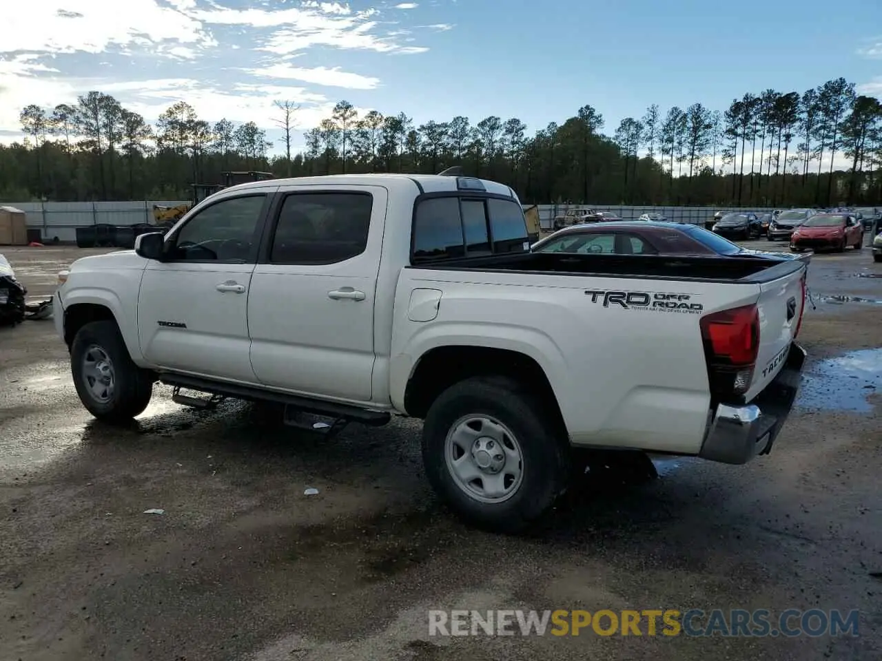 2 fotografías del automóvil dañado 5TFAX5GN7KX134996 TOYOTA TACOMA 2019