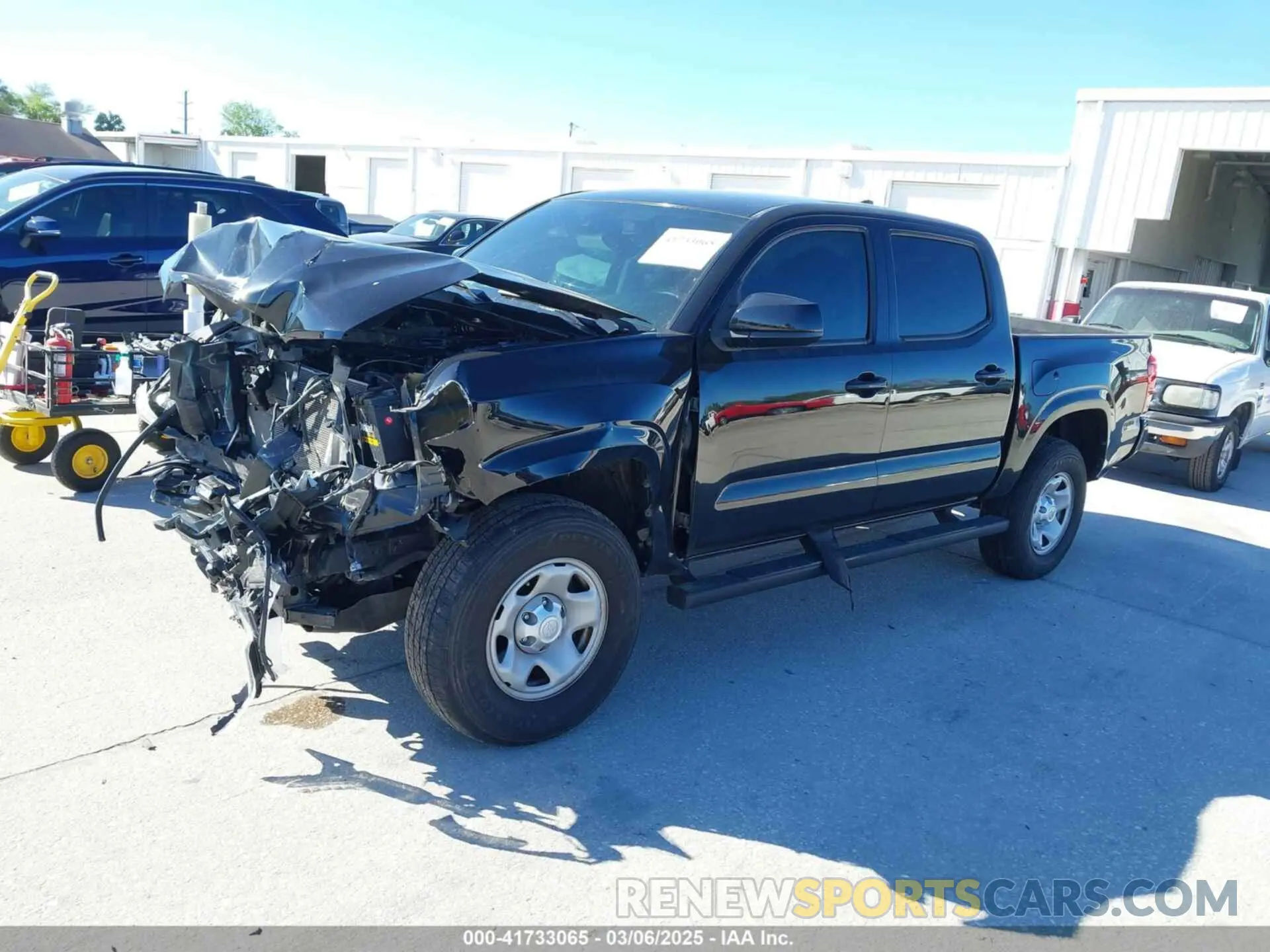 2 fotografías del automóvil dañado 5TFAX5GN7KX149207 TOYOTA TACOMA 2019