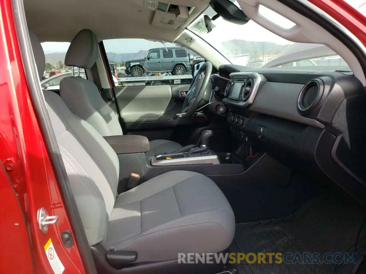 5 fotografías del automóvil dañado 5TFAX5GN7KX162247 TOYOTA TACOMA 2019