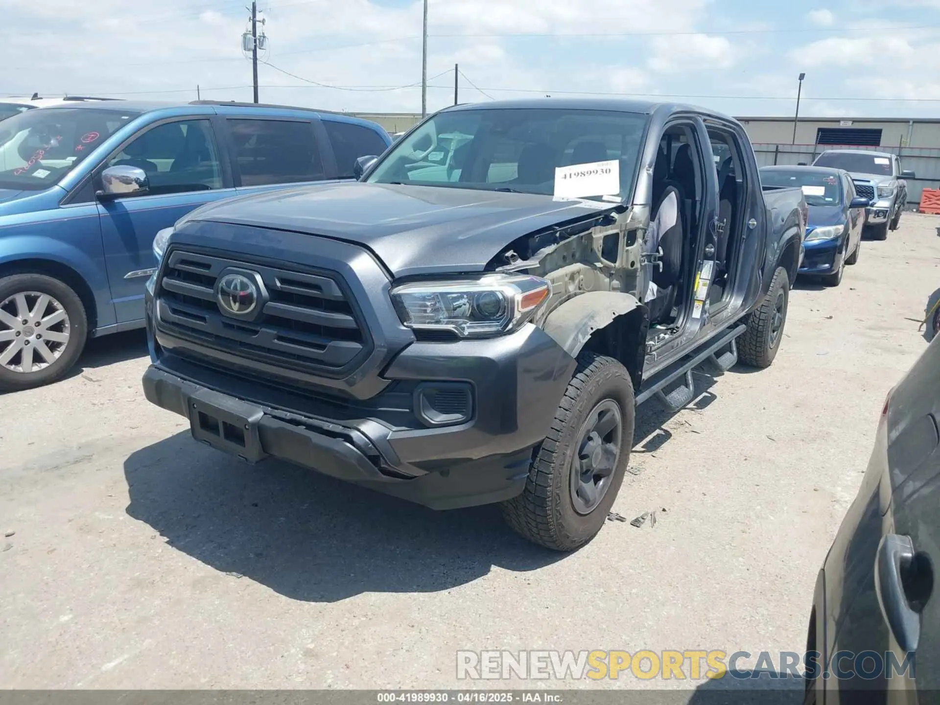 2 fotografías del automóvil dañado 5TFAX5GN9KX139813 TOYOTA TACOMA 2019