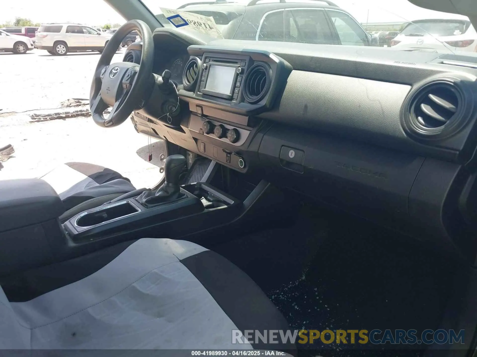 5 fotografías del automóvil dañado 5TFAX5GN9KX139813 TOYOTA TACOMA 2019
