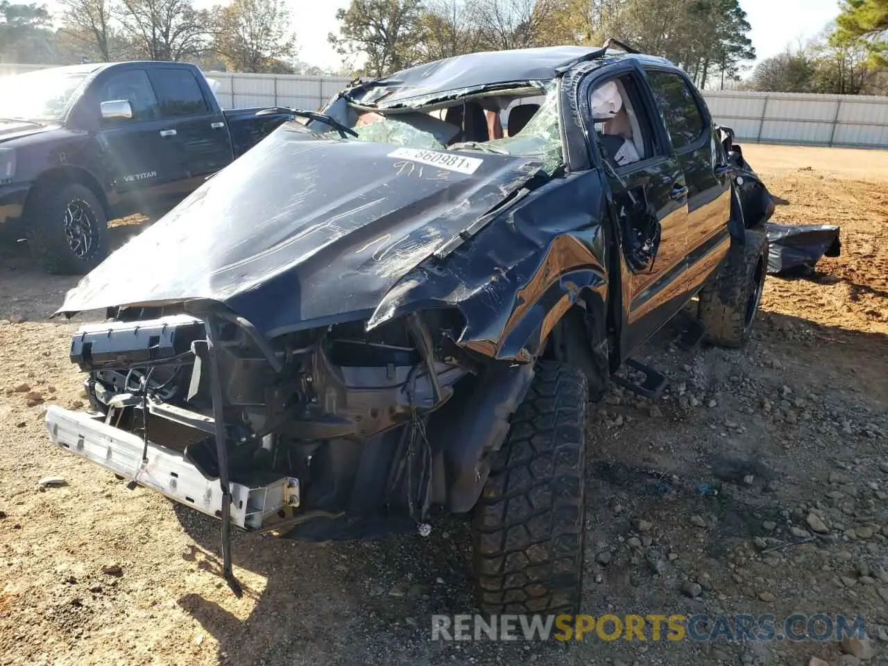 2 fotografías del automóvil dañado 5TFAX5GN9KX149113 TOYOTA TACOMA 2019