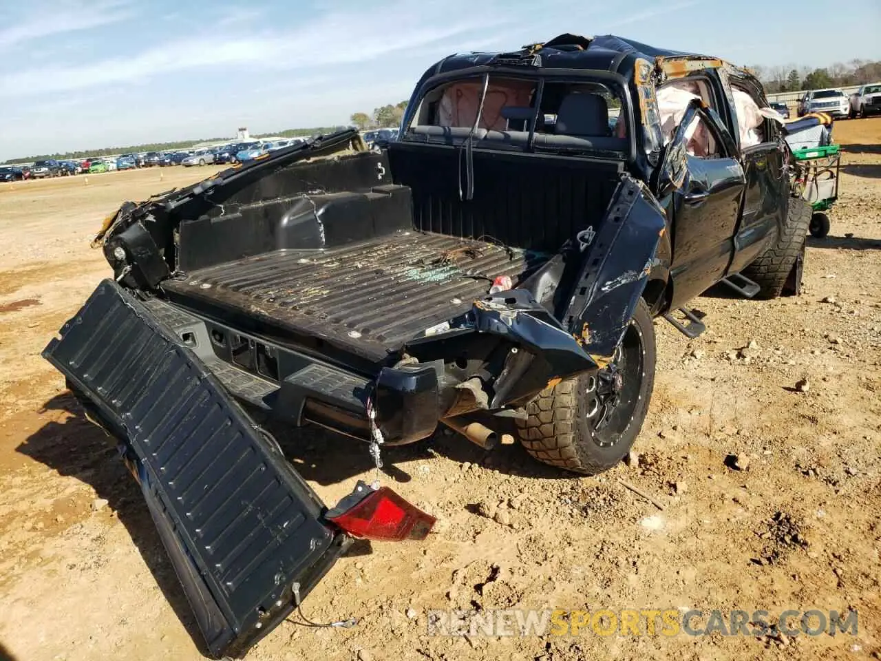4 fotografías del automóvil dañado 5TFAX5GN9KX149113 TOYOTA TACOMA 2019
