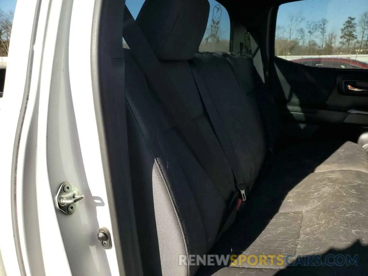 10 fotografías del automóvil dañado 5TFAZ5CN1KX072625 TOYOTA TACOMA 2019
