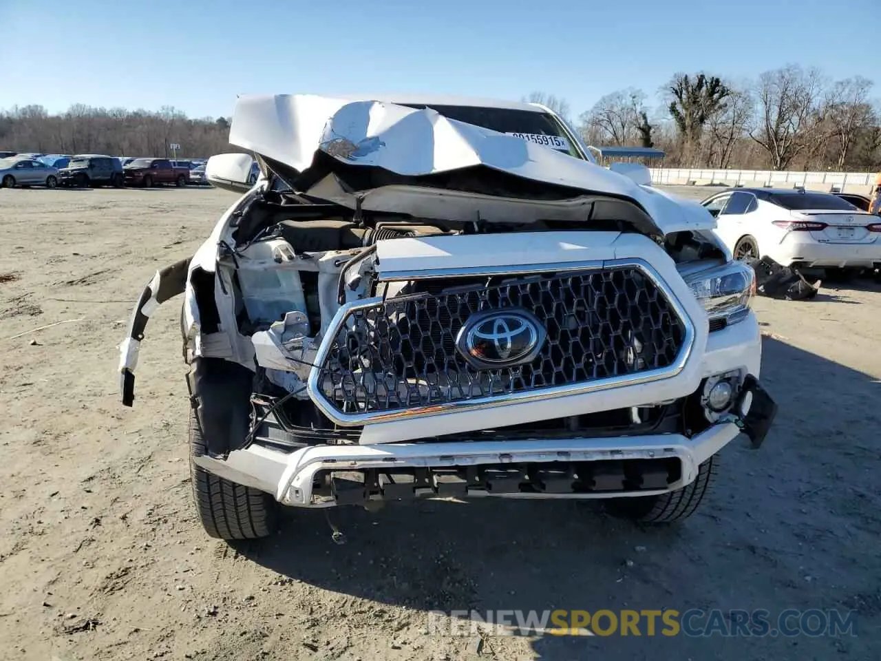 5 fotografías del automóvil dañado 5TFAZ5CN1KX072625 TOYOTA TACOMA 2019