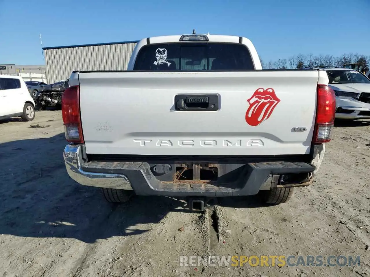 6 fotografías del automóvil dañado 5TFAZ5CN1KX072625 TOYOTA TACOMA 2019