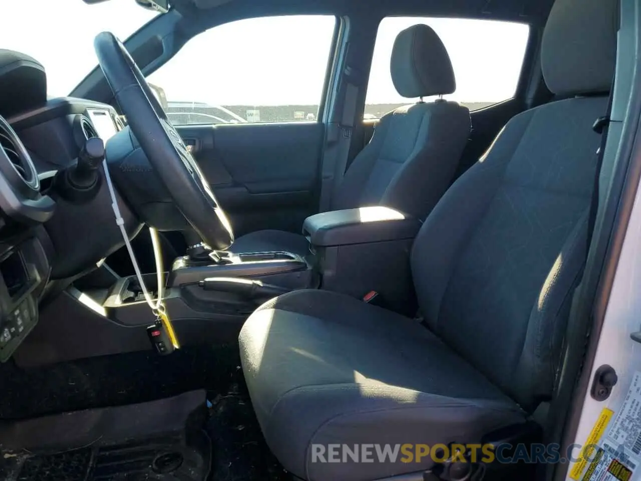 7 fotografías del automóvil dañado 5TFAZ5CN1KX072625 TOYOTA TACOMA 2019