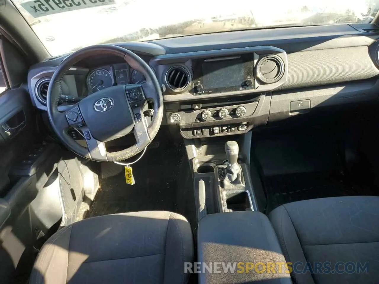 8 fotografías del automóvil dañado 5TFAZ5CN1KX072625 TOYOTA TACOMA 2019