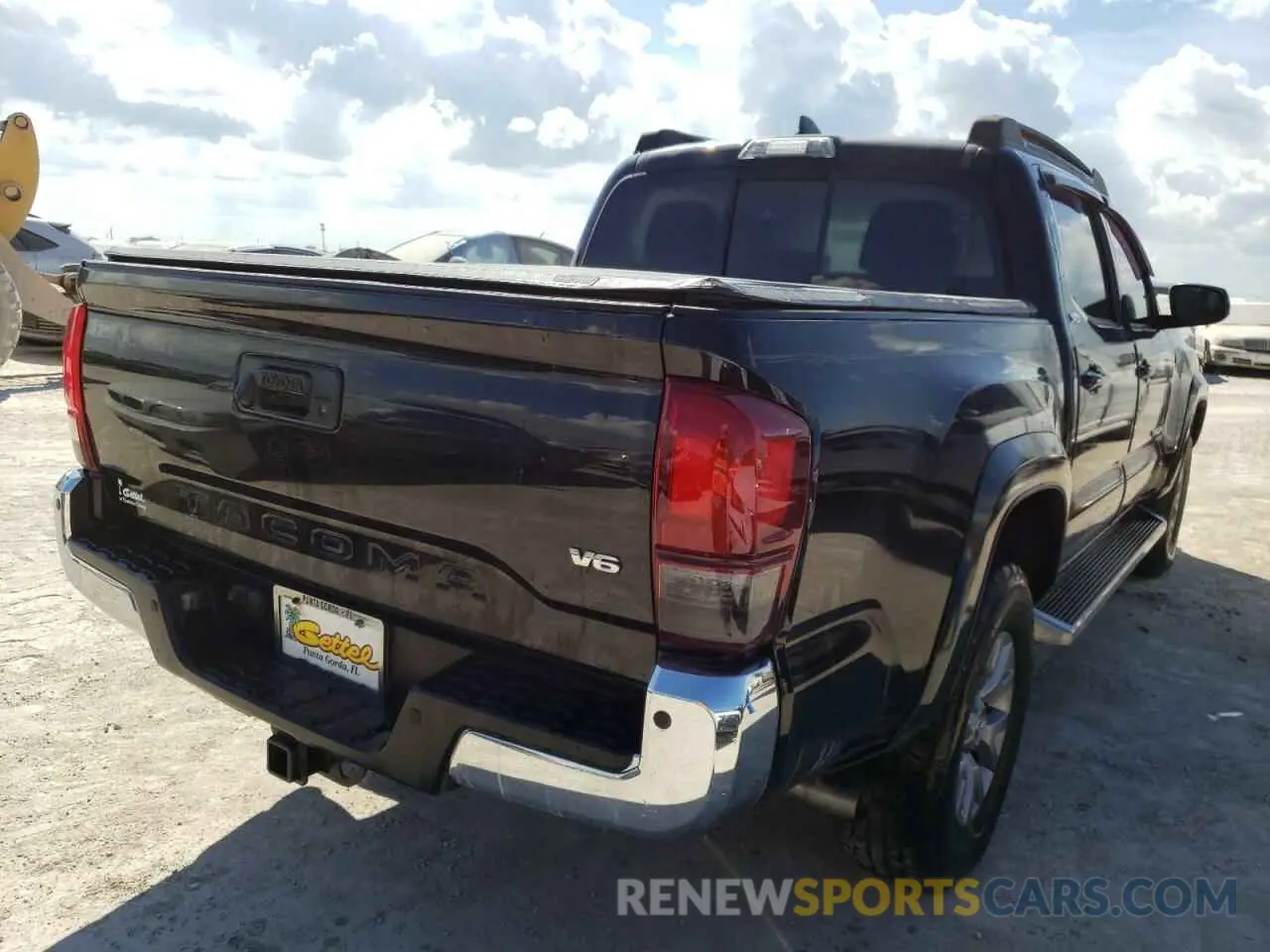 4 fotografías del automóvil dañado 5TFAZ5CN2KX076697 TOYOTA TACOMA 2019