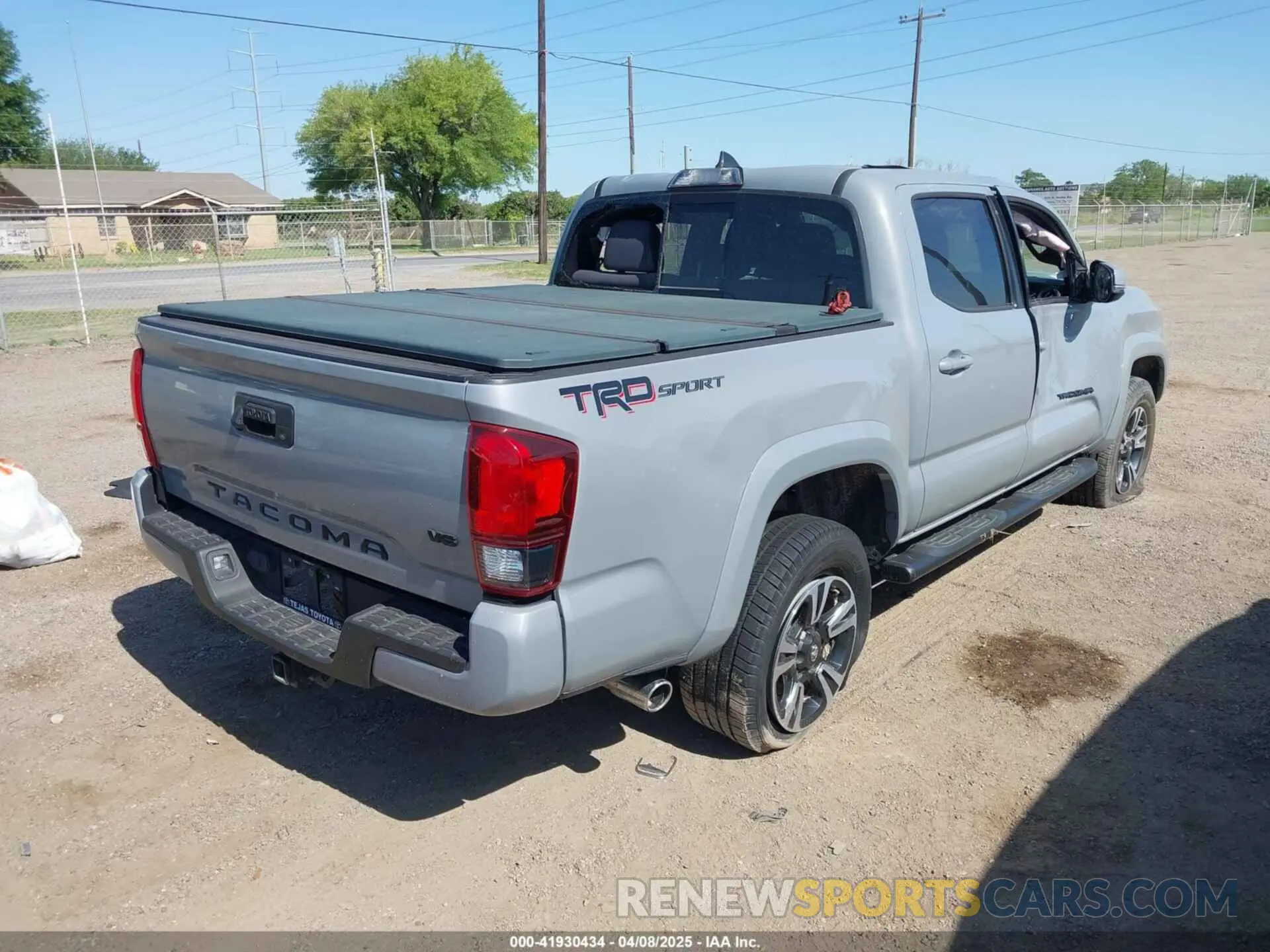 4 fotografías del automóvil dañado 5TFAZ5CN3KX086378 TOYOTA TACOMA 2019