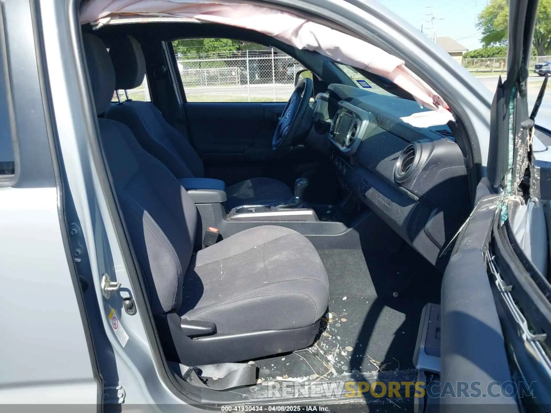 5 fotografías del automóvil dañado 5TFAZ5CN3KX086378 TOYOTA TACOMA 2019