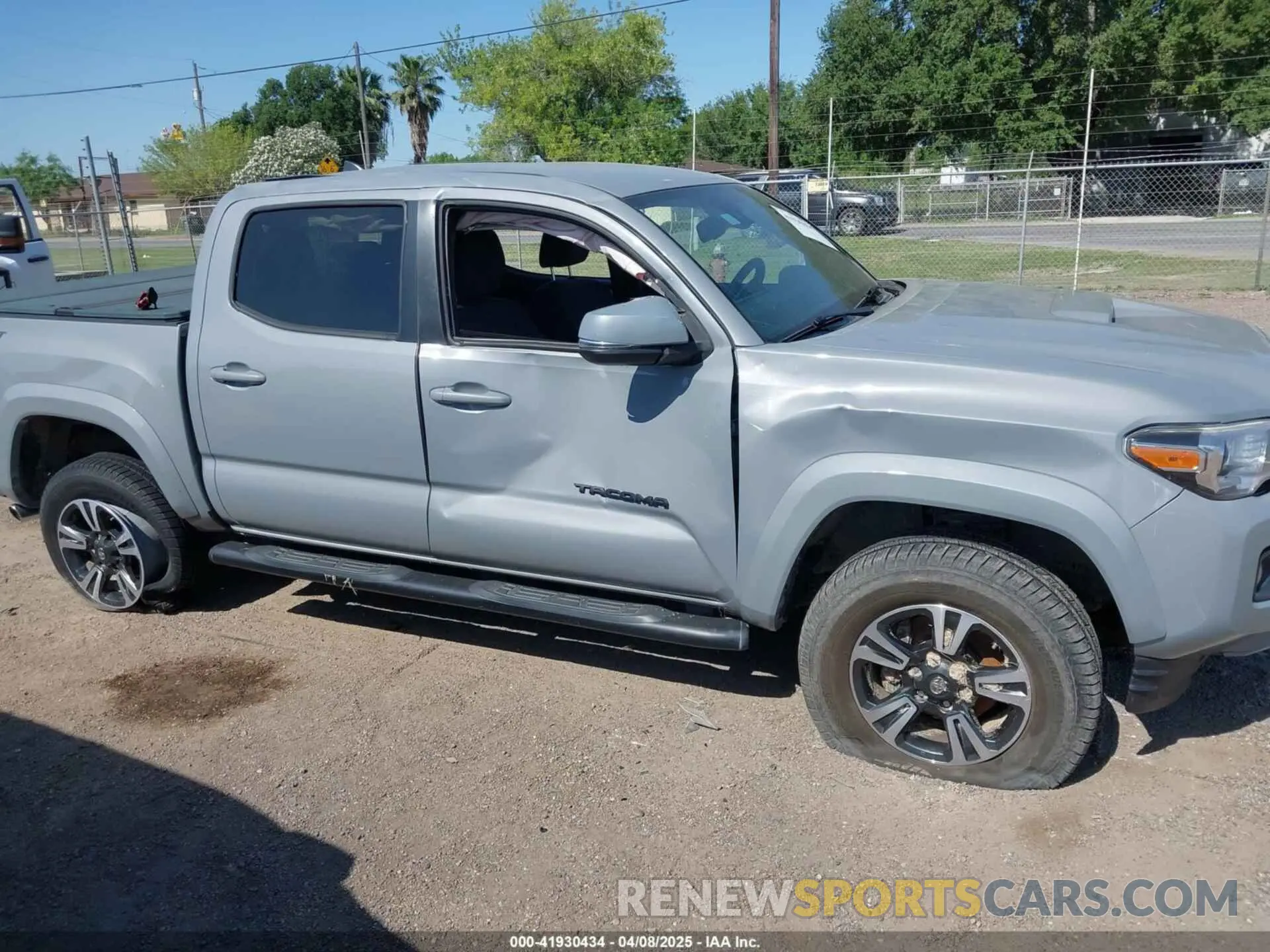 6 fotografías del automóvil dañado 5TFAZ5CN3KX086378 TOYOTA TACOMA 2019