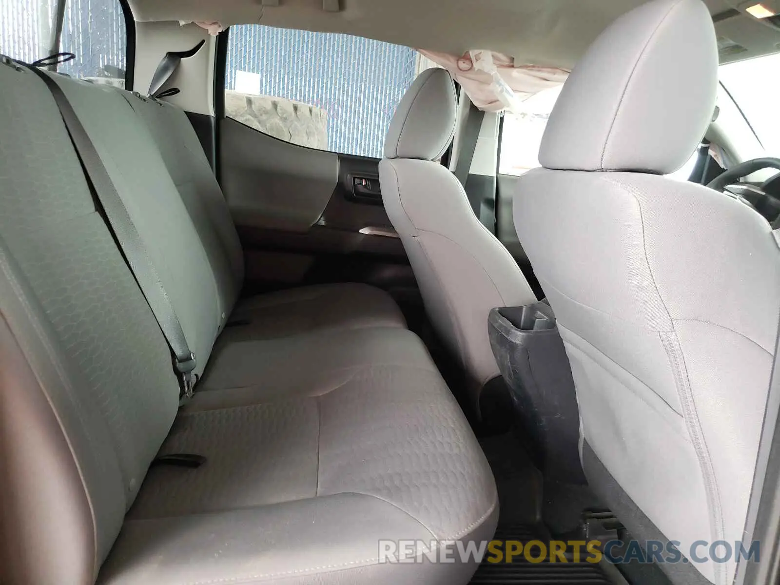 6 fotografías del automóvil dañado 5TFAZ5CN4KX076023 TOYOTA TACOMA 2019