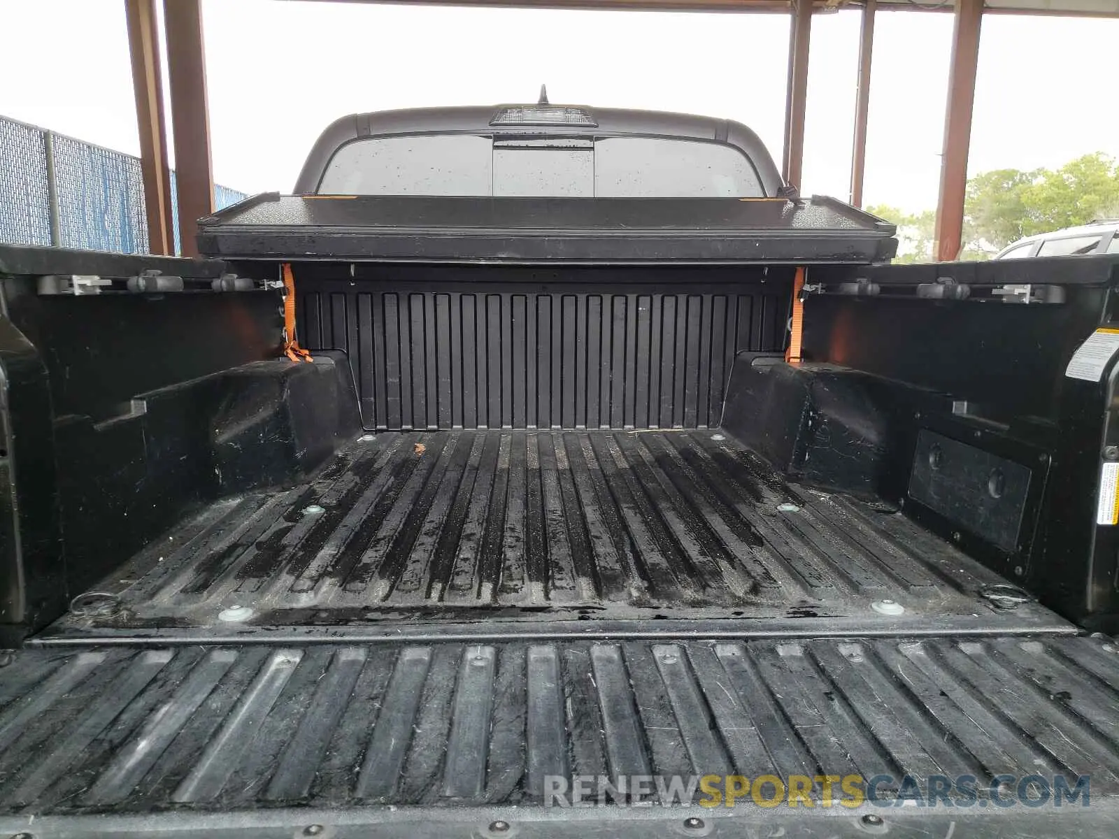 9 fotografías del automóvil dañado 5TFAZ5CN4KX076023 TOYOTA TACOMA 2019