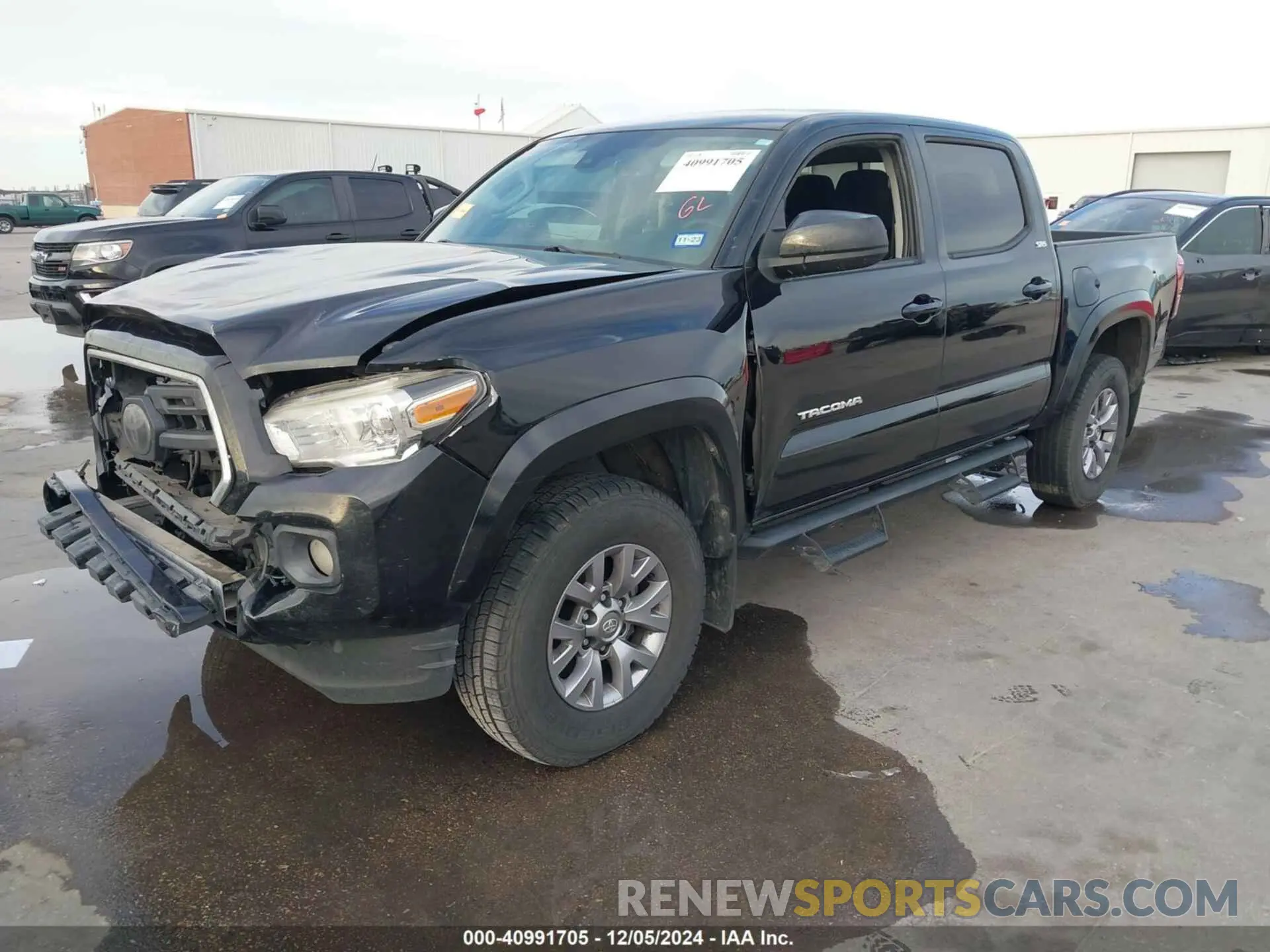 2 fotografías del automóvil dañado 5TFAZ5CN4KX076443 TOYOTA TACOMA 2019