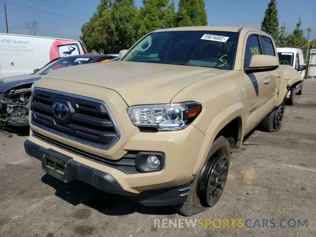 2 fotografías del automóvil dañado 5TFAZ5CN4KX077589 TOYOTA TACOMA 2019