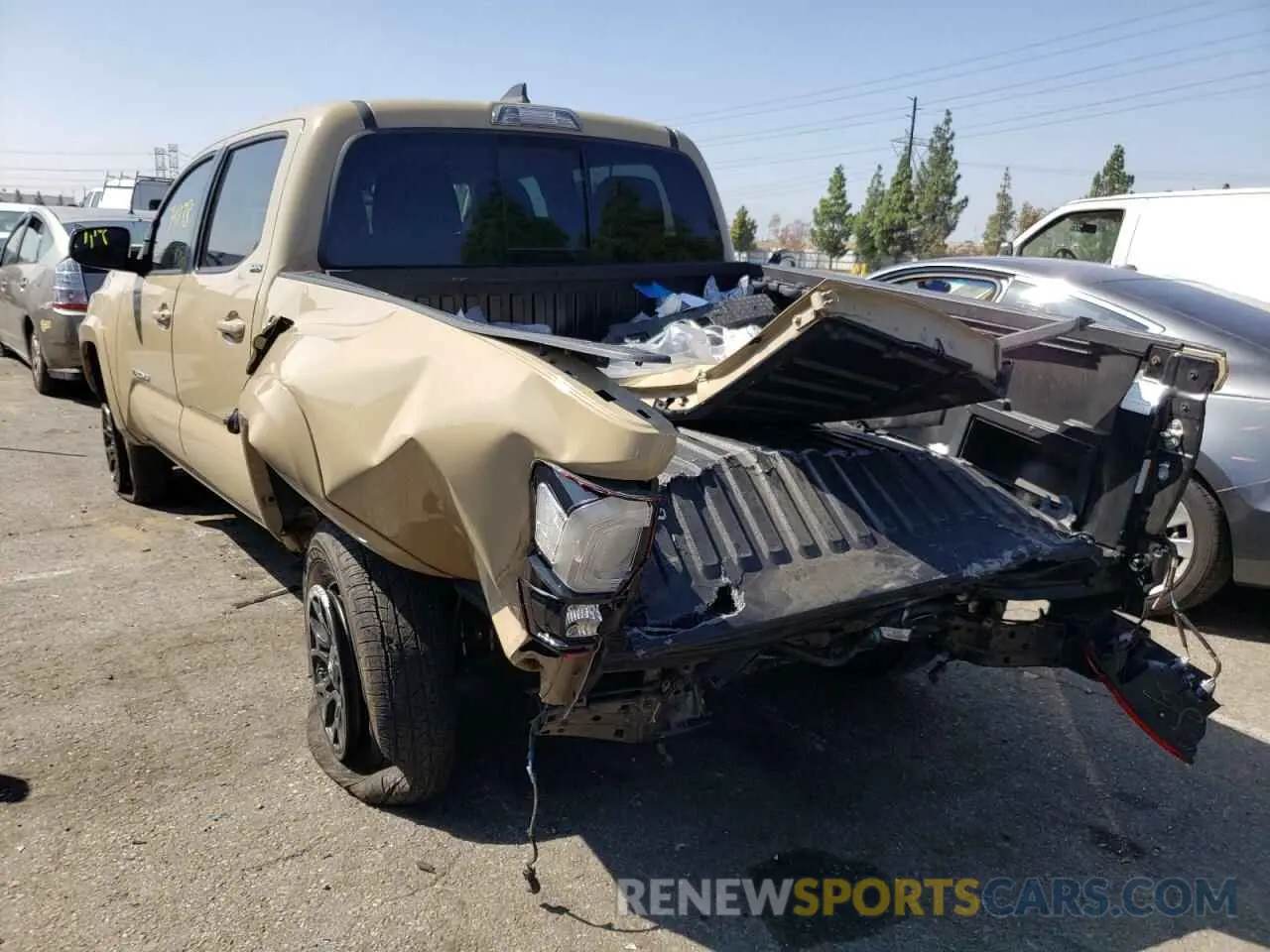 3 fotografías del automóvil dañado 5TFAZ5CN4KX077589 TOYOTA TACOMA 2019