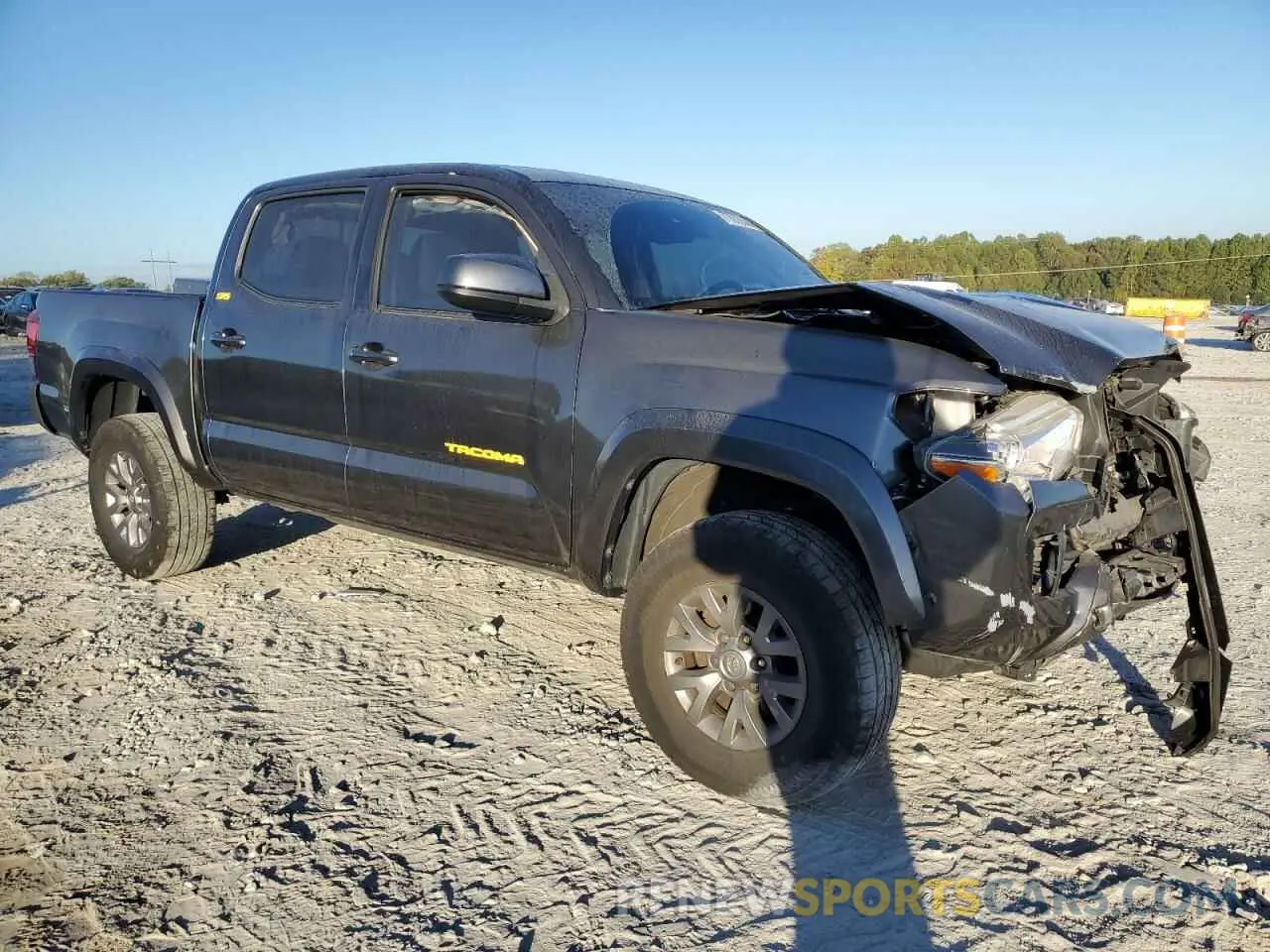4 fotografías del automóvil dañado 5TFAZ5CN6KX077836 TOYOTA TACOMA 2019
