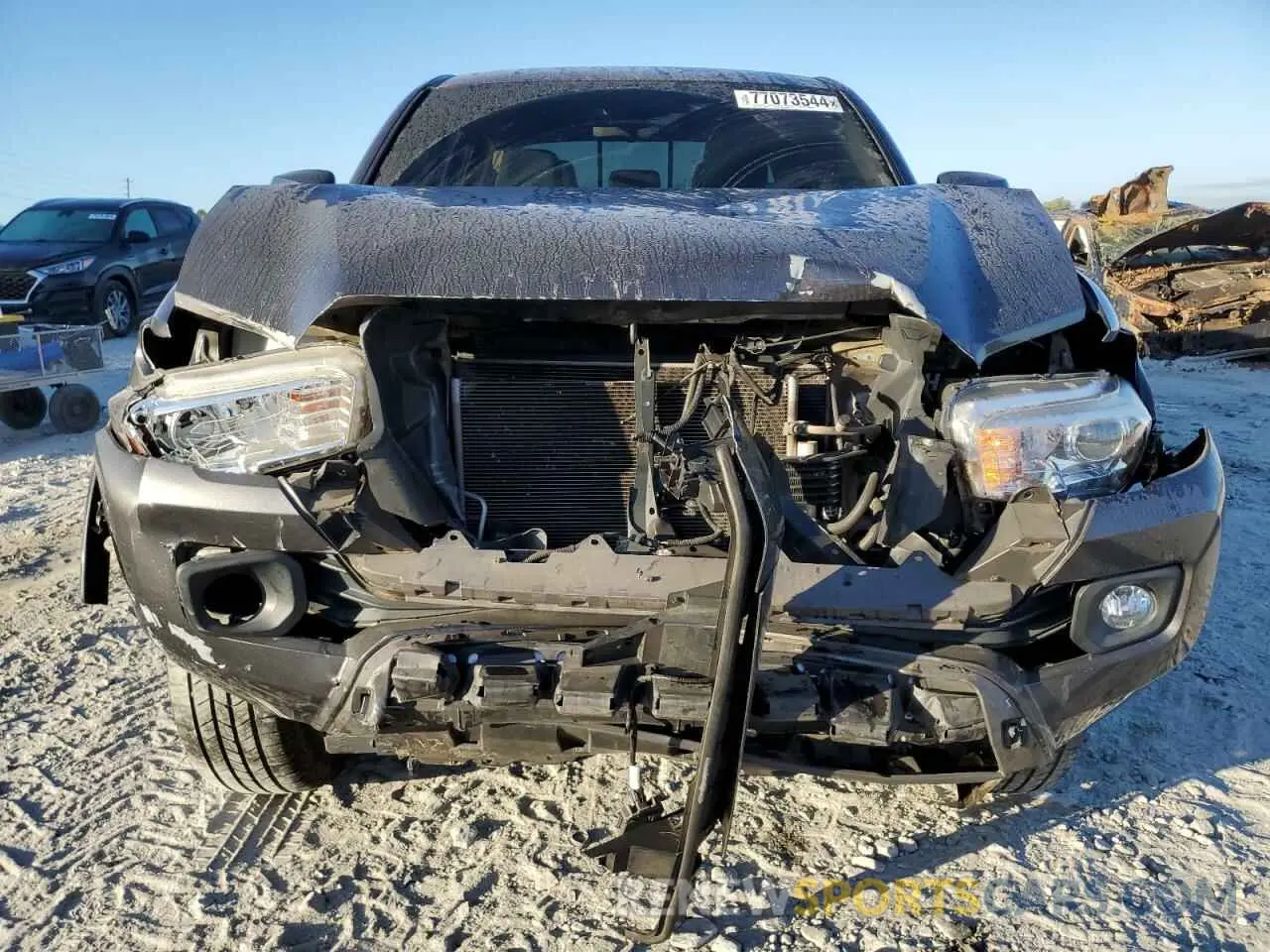 5 fotografías del automóvil dañado 5TFAZ5CN6KX077836 TOYOTA TACOMA 2019