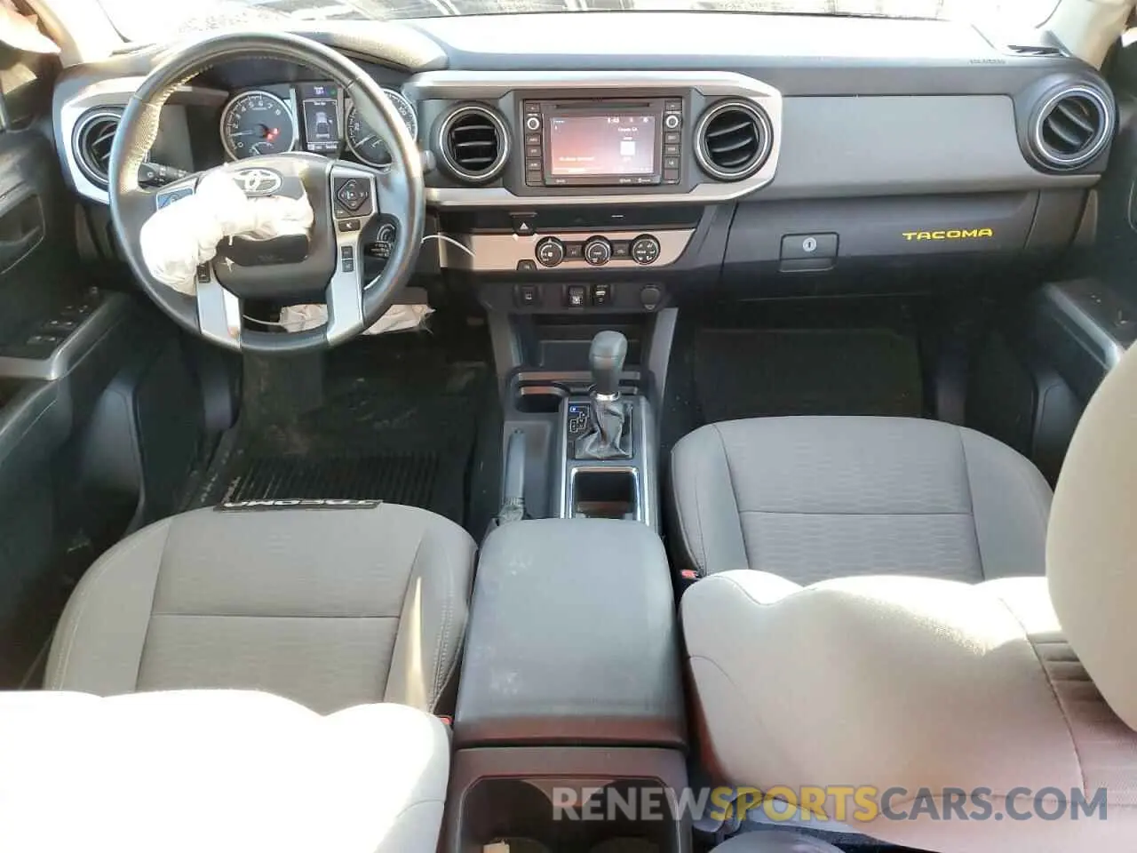 8 fotografías del automóvil dañado 5TFAZ5CN6KX077836 TOYOTA TACOMA 2019