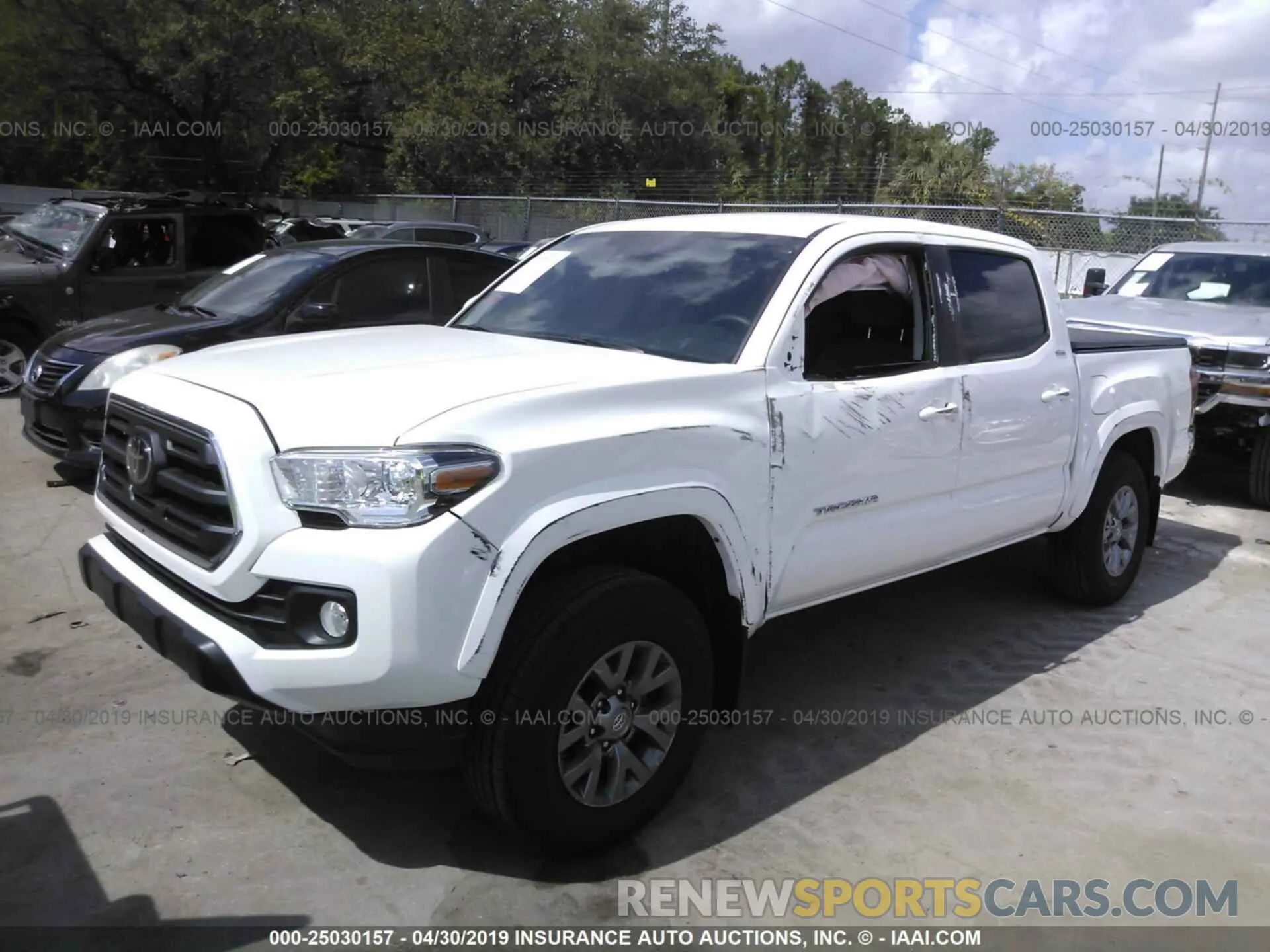 2 fotografías del automóvil dañado 5TFAZ5CN6KX078601 TOYOTA TACOMA 2019