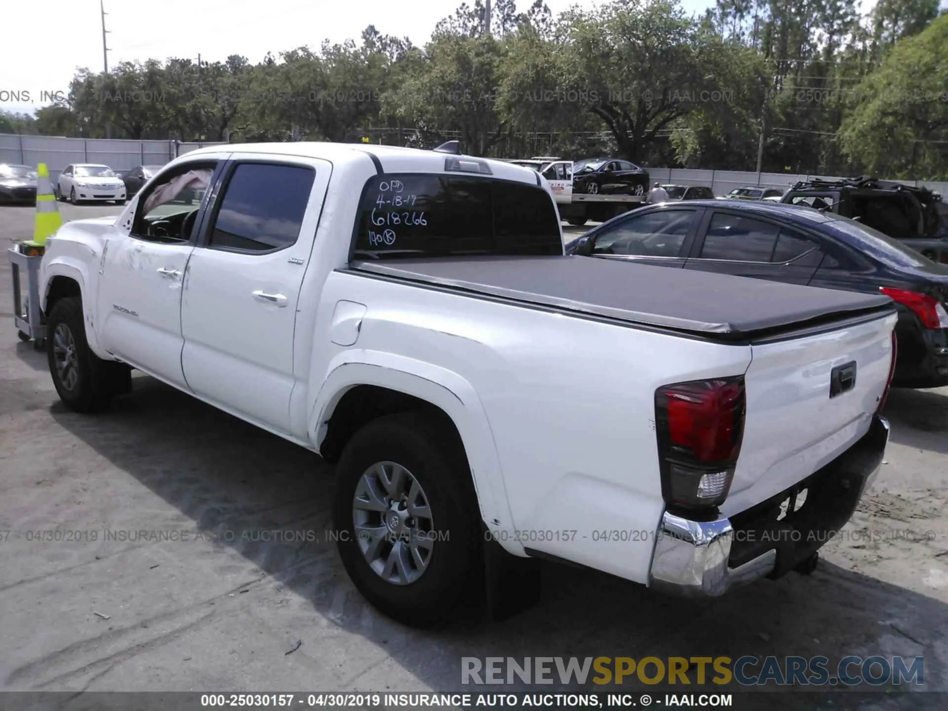 3 fotografías del automóvil dañado 5TFAZ5CN6KX078601 TOYOTA TACOMA 2019