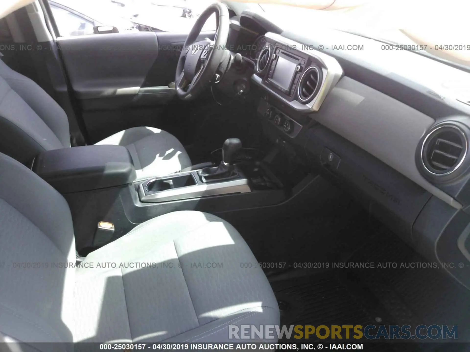 5 fotografías del automóvil dañado 5TFAZ5CN6KX078601 TOYOTA TACOMA 2019