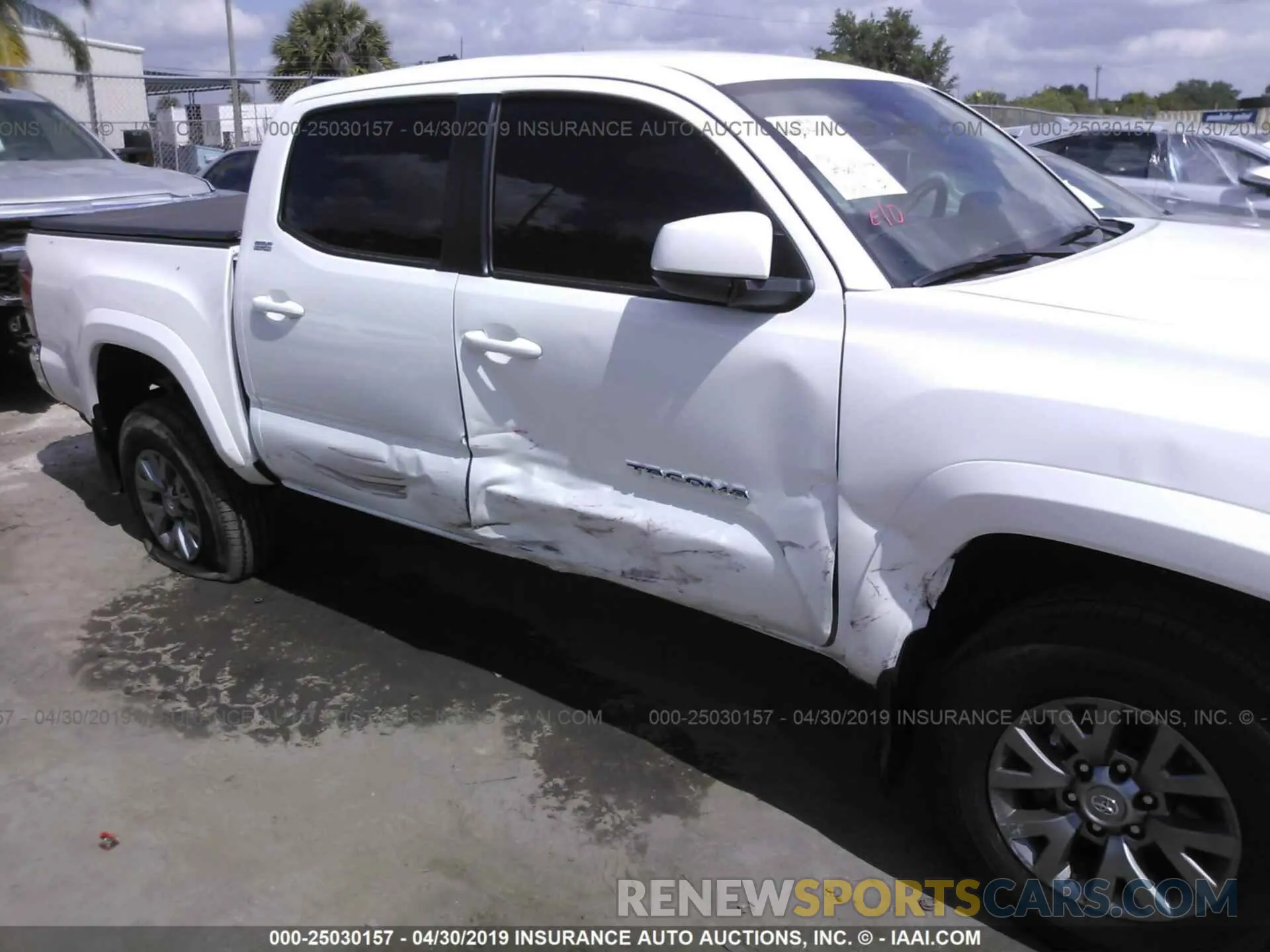 6 fotografías del automóvil dañado 5TFAZ5CN6KX078601 TOYOTA TACOMA 2019