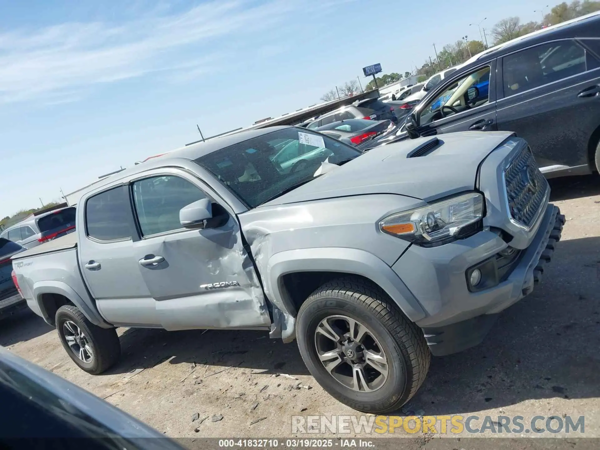 13 fotografías del automóvil dañado 5TFAZ5CN6KX082065 TOYOTA TACOMA 2019