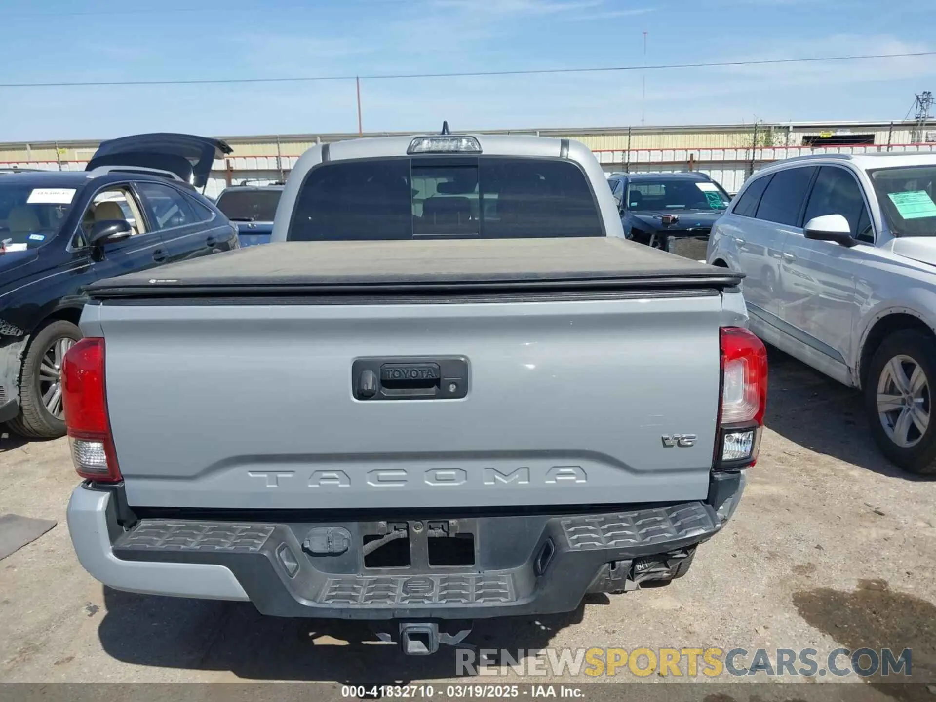 16 fotografías del automóvil dañado 5TFAZ5CN6KX082065 TOYOTA TACOMA 2019