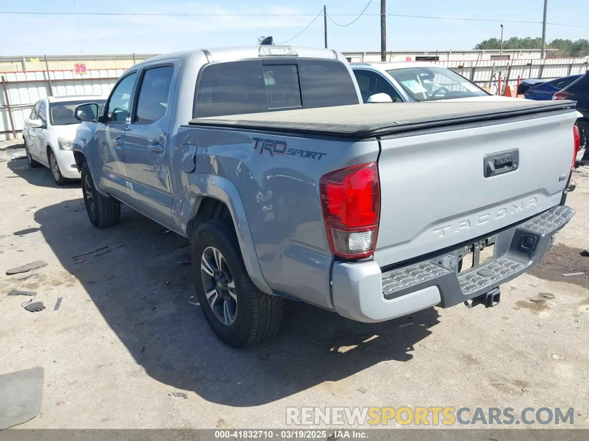 3 fotografías del automóvil dañado 5TFAZ5CN6KX082065 TOYOTA TACOMA 2019