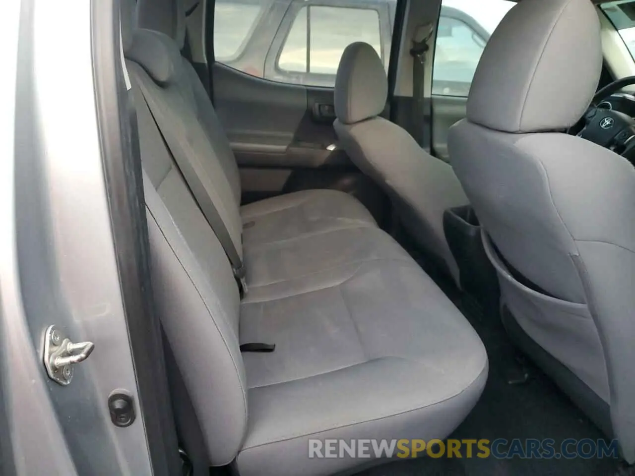 10 fotografías del automóvil dañado 5TFAZ5CN7KX076520 TOYOTA TACOMA 2019