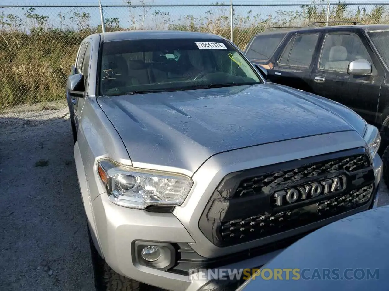 5 fotografías del automóvil dañado 5TFAZ5CN7KX076520 TOYOTA TACOMA 2019