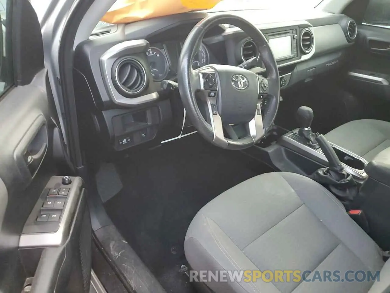 8 fotografías del automóvil dañado 5TFAZ5CN7KX076520 TOYOTA TACOMA 2019