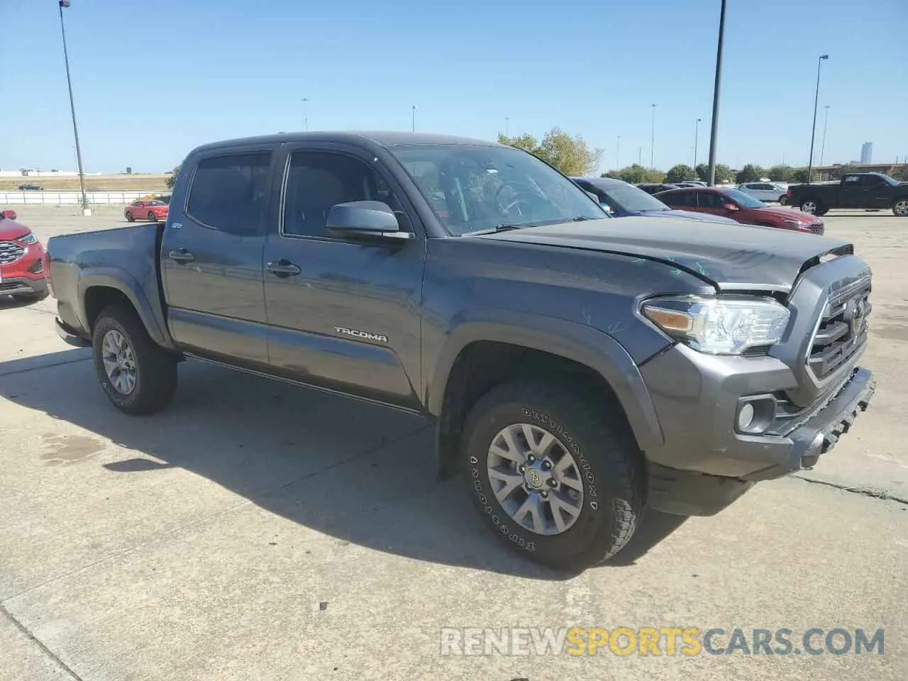 4 fotografías del automóvil dañado 5TFAZ5CN8KX085923 TOYOTA TACOMA 2019