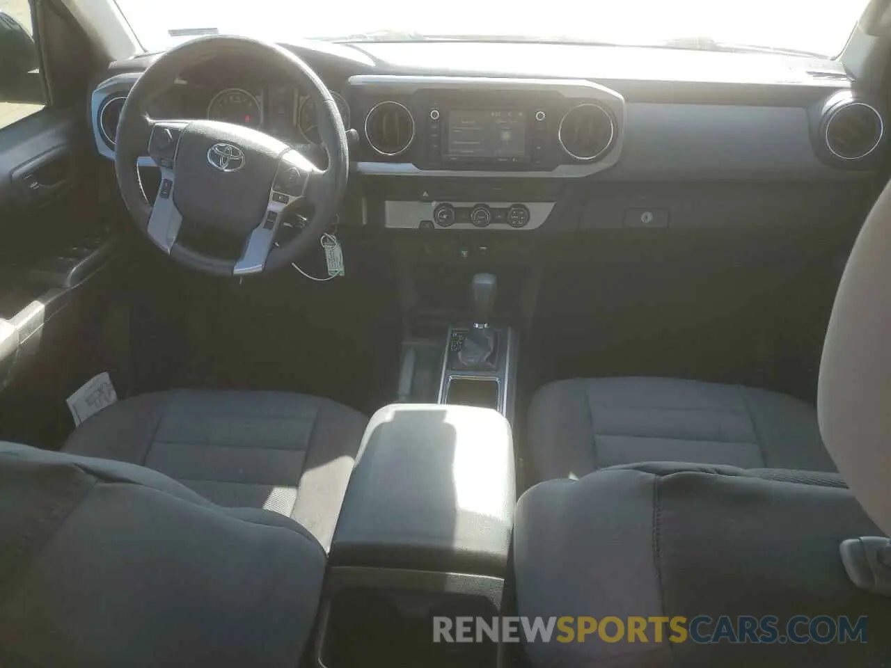 8 fotografías del automóvil dañado 5TFAZ5CN8KX085923 TOYOTA TACOMA 2019