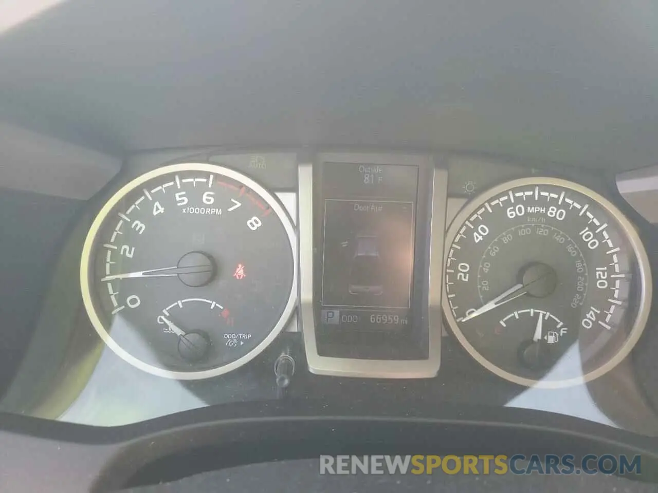 9 fotografías del automóvil dañado 5TFAZ5CN8KX085923 TOYOTA TACOMA 2019