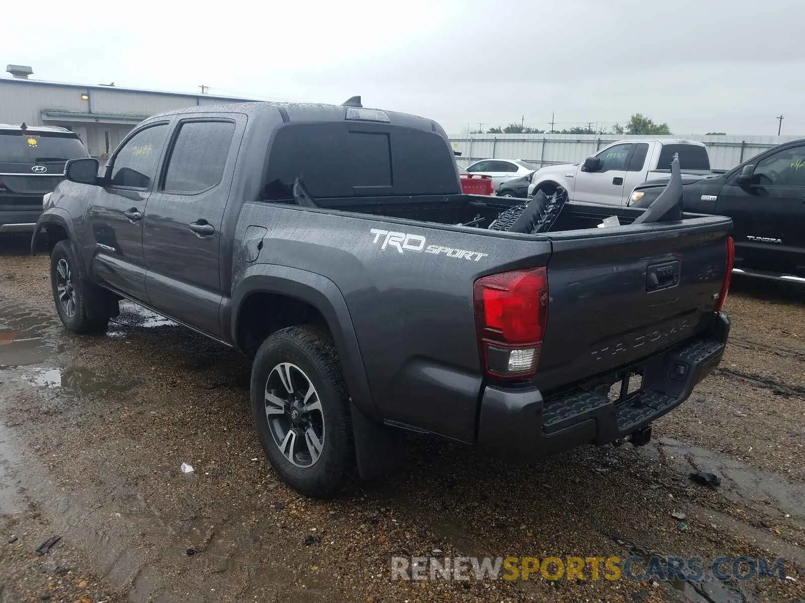 3 fotografías del automóvil dañado 5TFAZ5CNXKX086538 TOYOTA TACOMA 2019