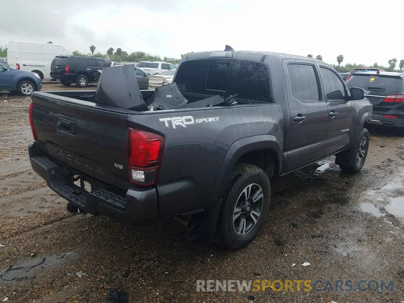 4 fotografías del automóvil dañado 5TFAZ5CNXKX086538 TOYOTA TACOMA 2019