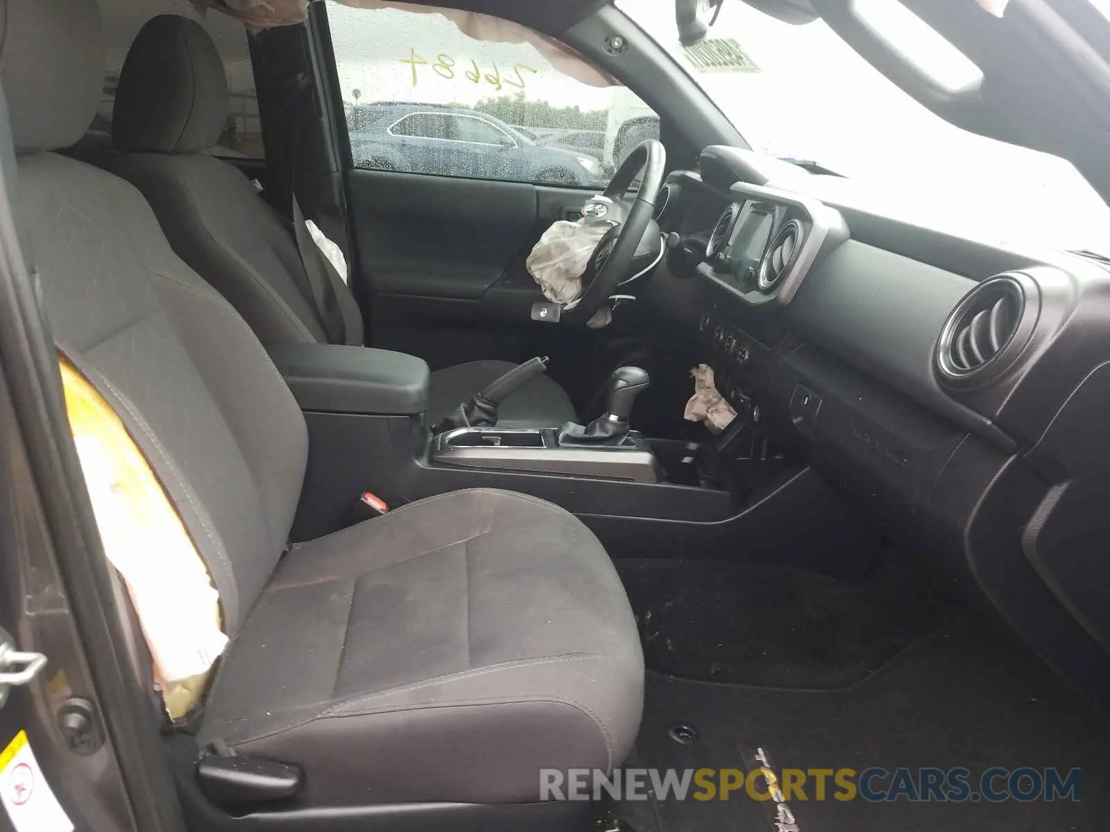 5 fotografías del automóvil dañado 5TFAZ5CNXKX086538 TOYOTA TACOMA 2019