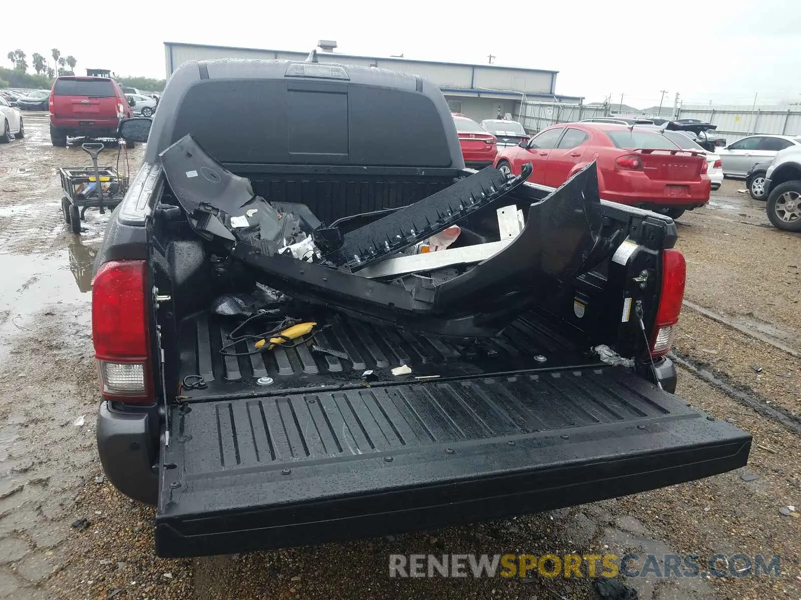 9 fotografías del automóvil dañado 5TFAZ5CNXKX086538 TOYOTA TACOMA 2019
