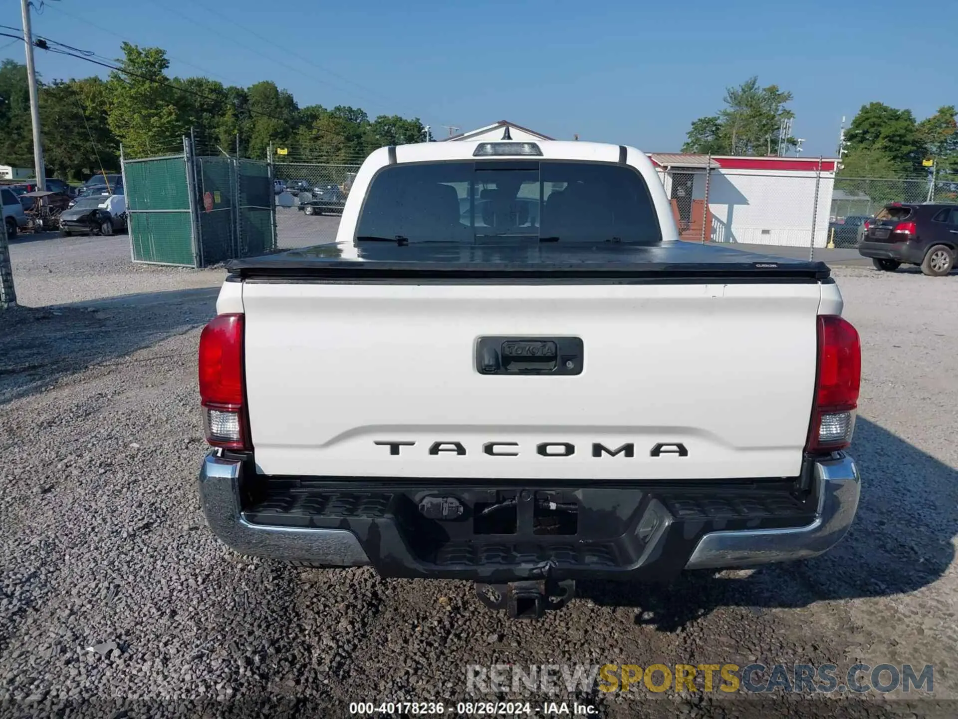 17 fotografías del automóvil dañado 5TFCZ5AN0KX172064 TOYOTA TACOMA 2019