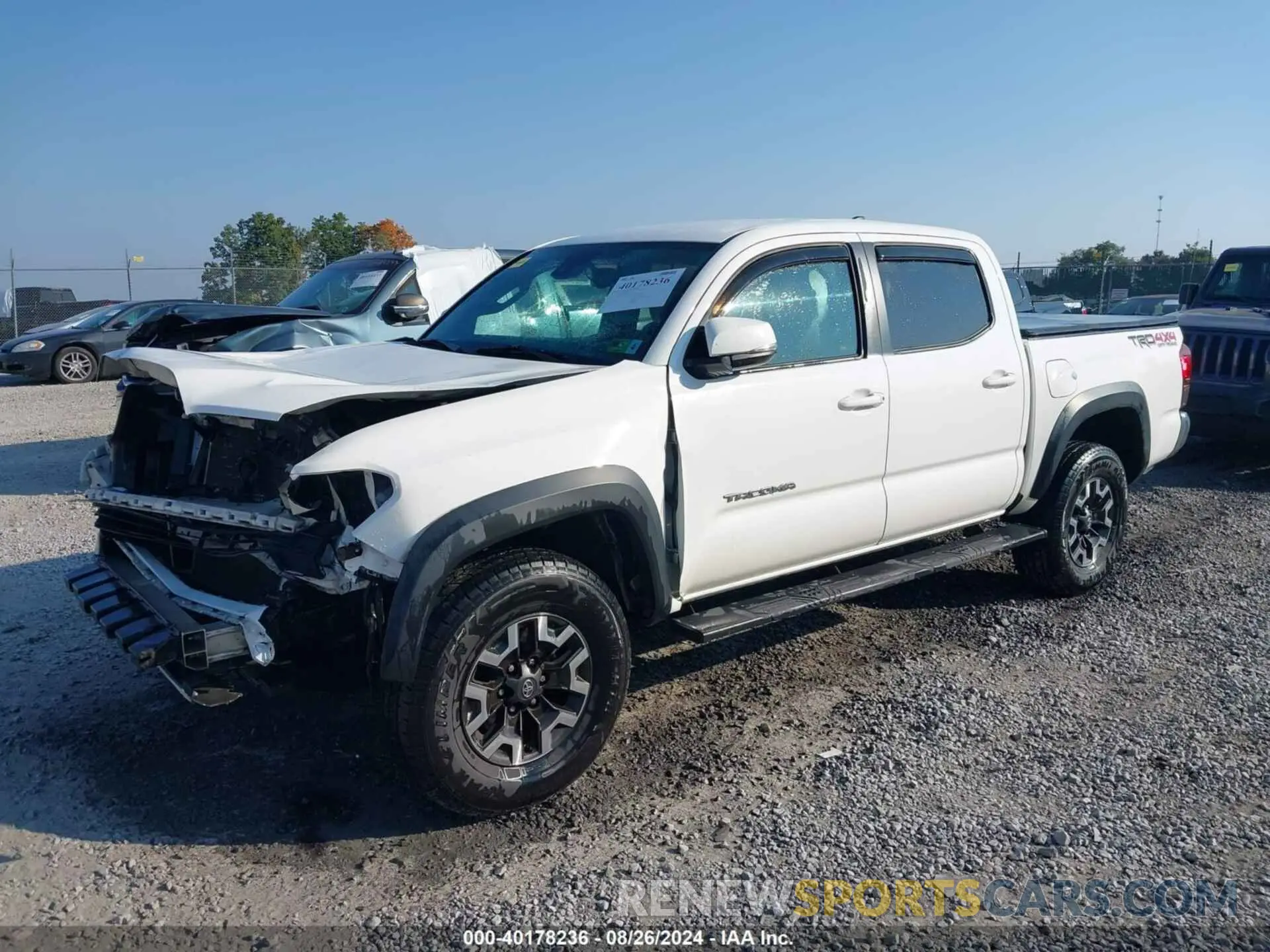 2 fotografías del automóvil dañado 5TFCZ5AN0KX172064 TOYOTA TACOMA 2019