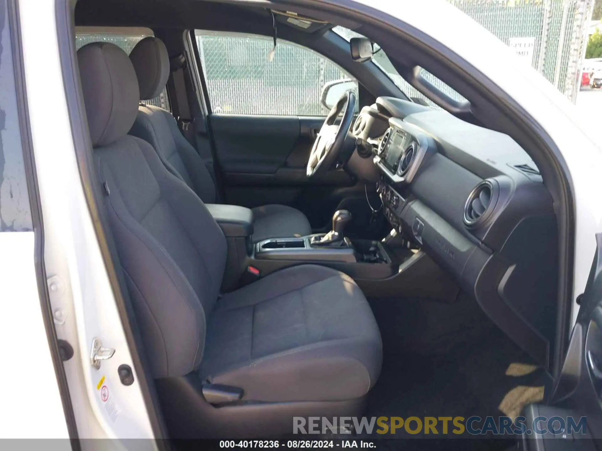 5 fotografías del automóvil dañado 5TFCZ5AN0KX172064 TOYOTA TACOMA 2019