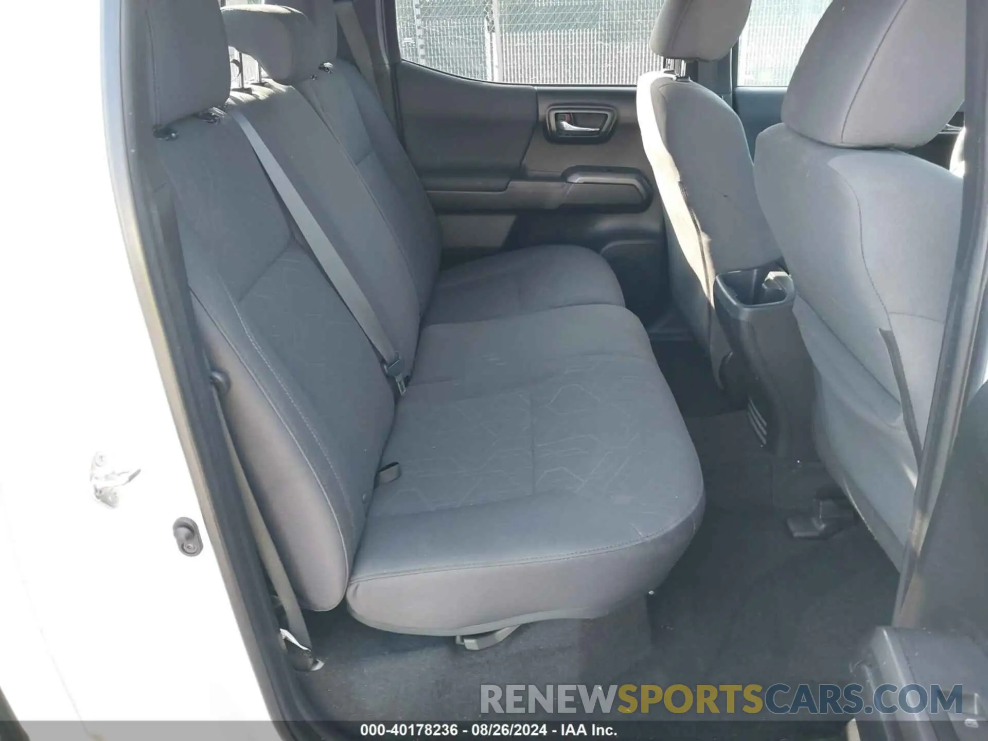 8 fotografías del automóvil dañado 5TFCZ5AN0KX172064 TOYOTA TACOMA 2019