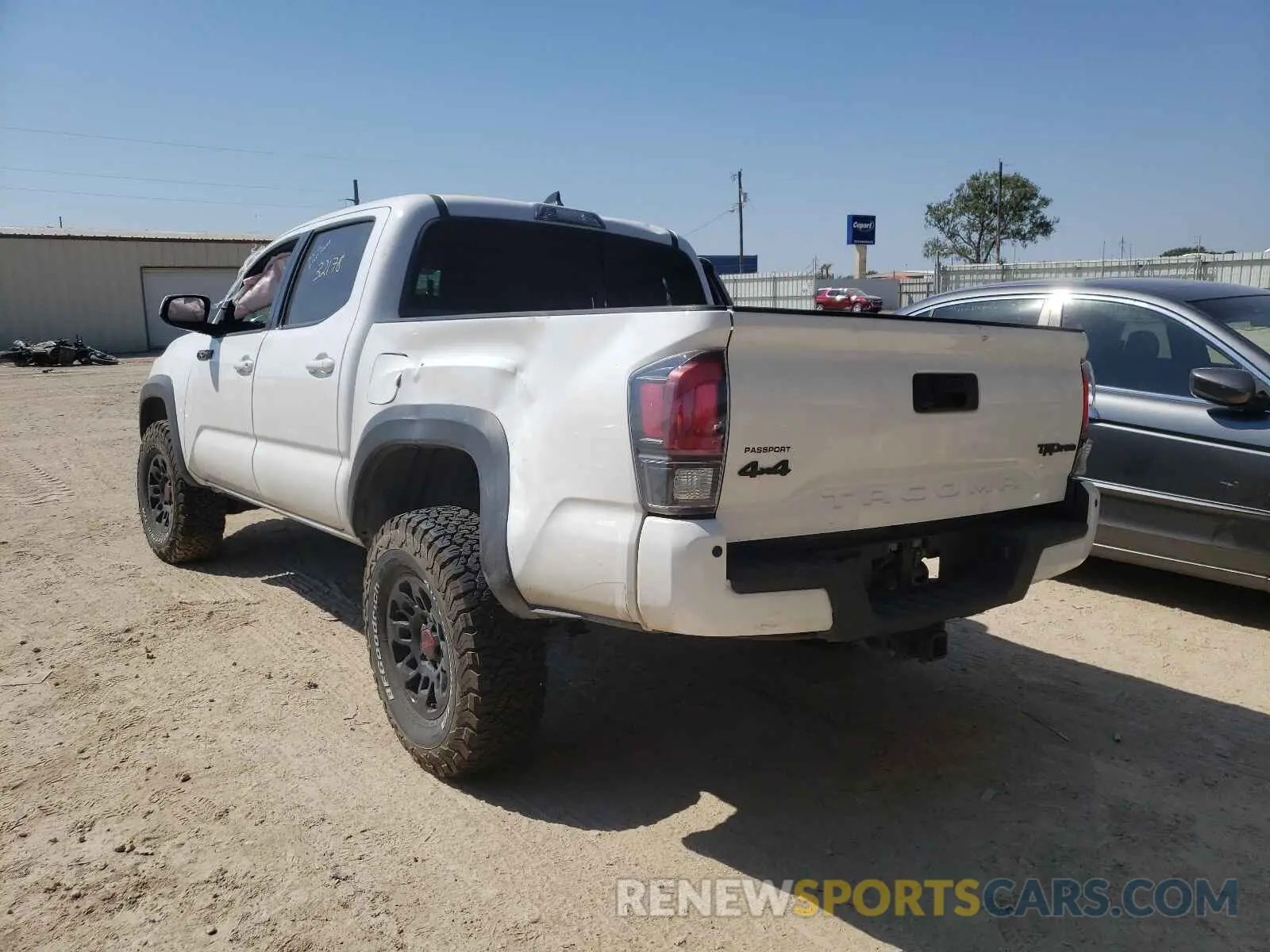 3 fotografías del automóvil dañado 5TFCZ5AN0KX174459 TOYOTA TACOMA 2019